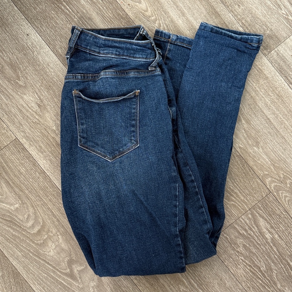 Universal Thread Medium/Dark Wash Skinny Jeans Size 8